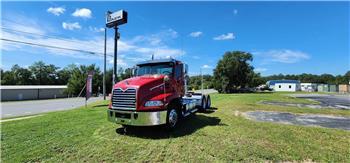 Mack CXU613