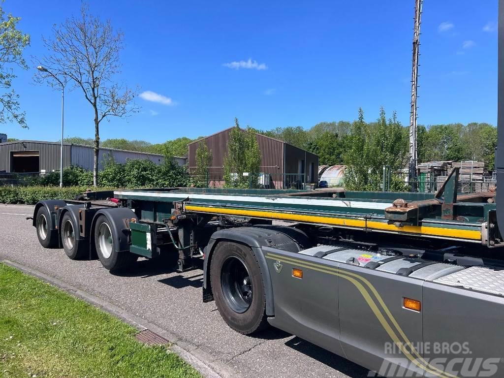 Renders ROC18.30 LZV DOLLY 20FT 3 AXLE Semirimorchi portacontainer