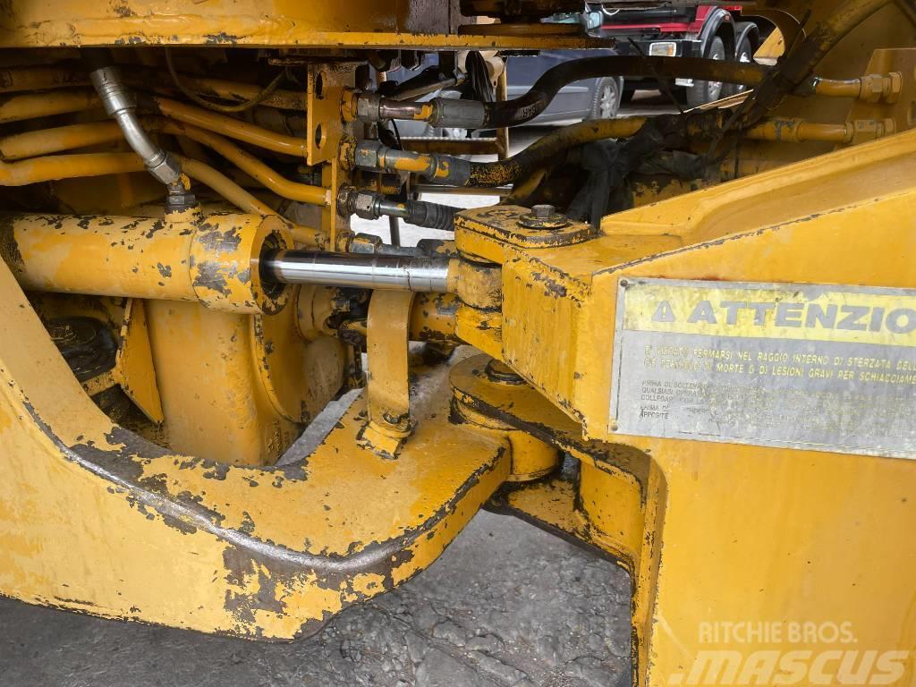 CAT 916 Pale gommate