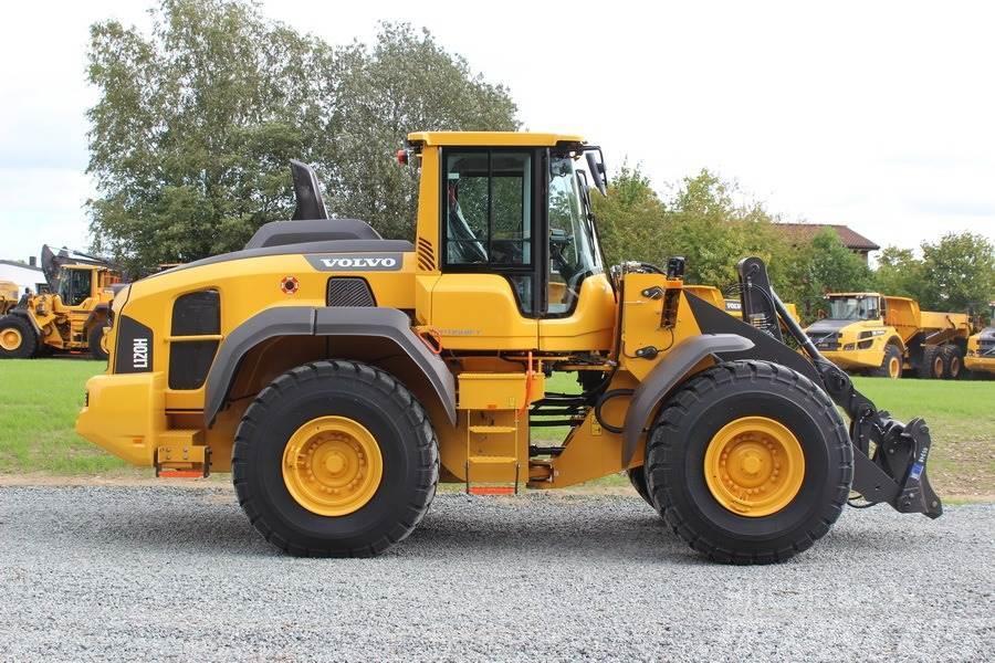 Volvo L 120 H NEW 2023 Pale gommate