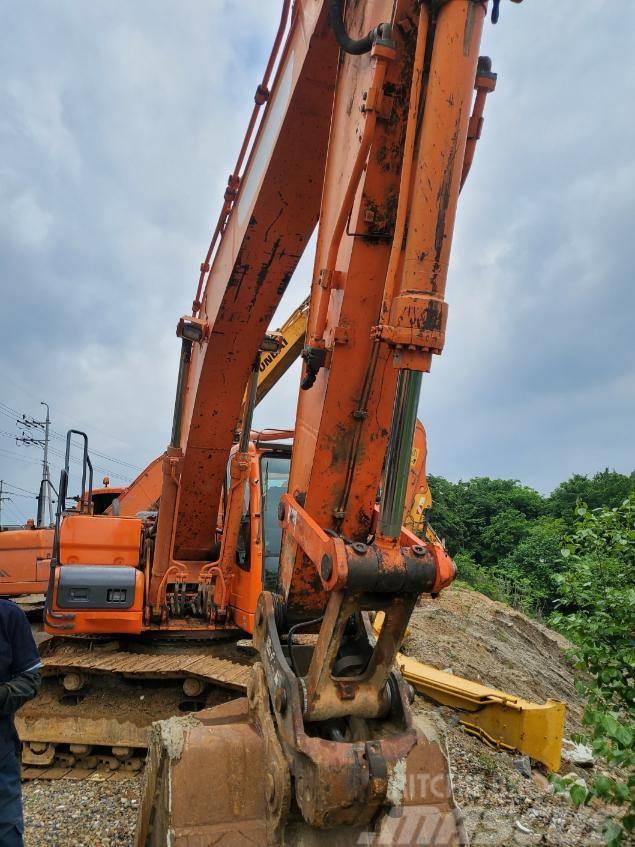 Doosan DX 220 LCA Crawler excavators