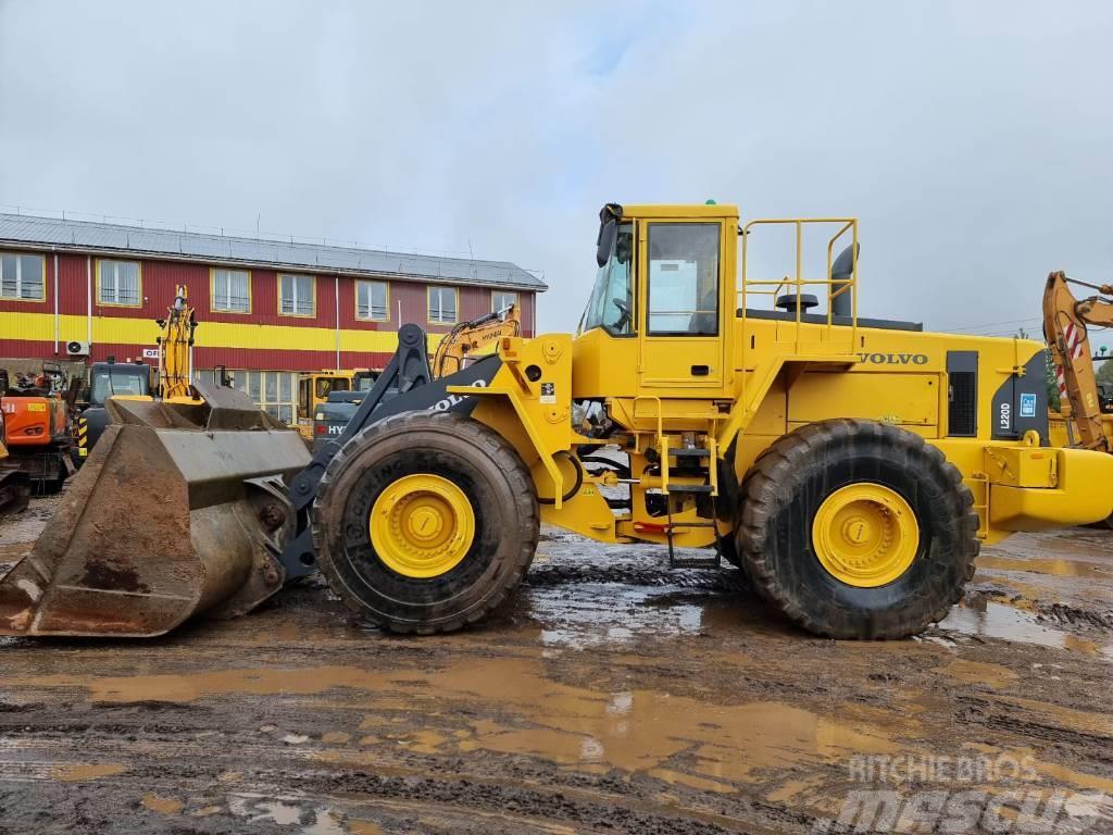 Volvo L 220 D Pale gommate