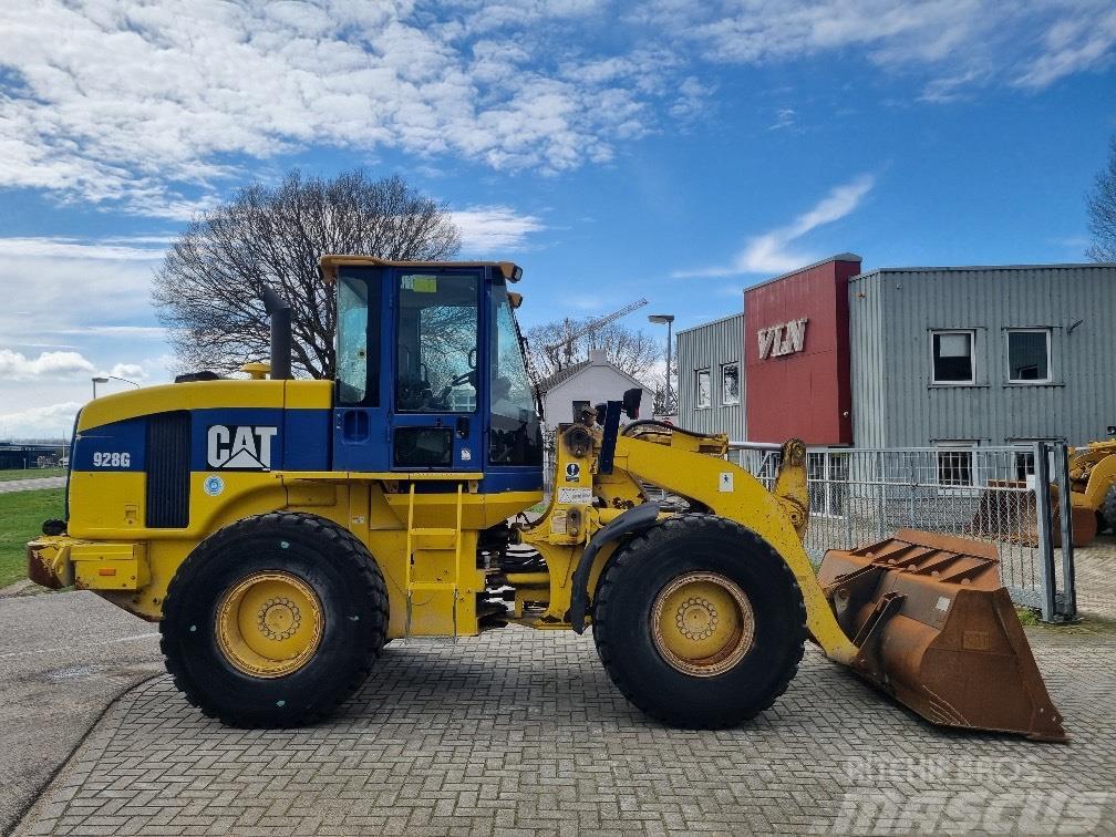 CAT 928G Pale gommate
