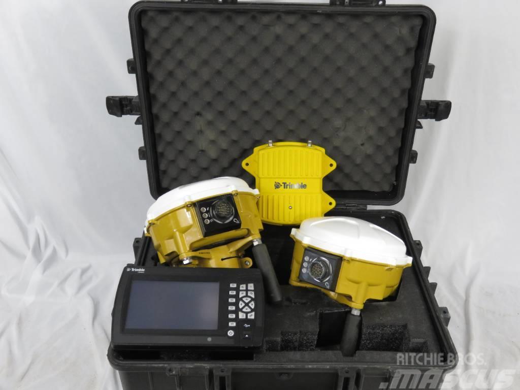 Trimble GCS900 Dozer GPS Kit w/ CB460, MS995's, SNR934 Altri componenti