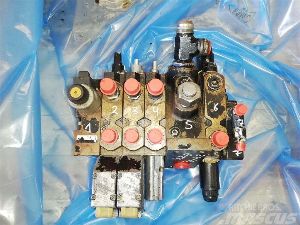 Massey Ferguson 8240 Remote control valve Componenti idrauliche