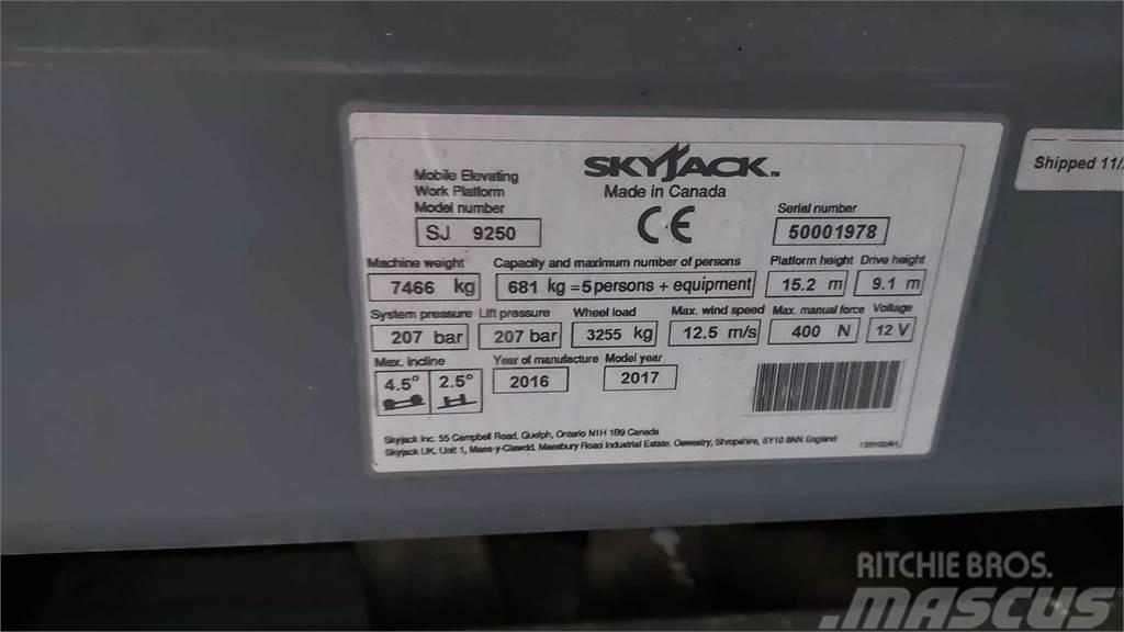SkyJack 9250RT Piattaforme a pantografo