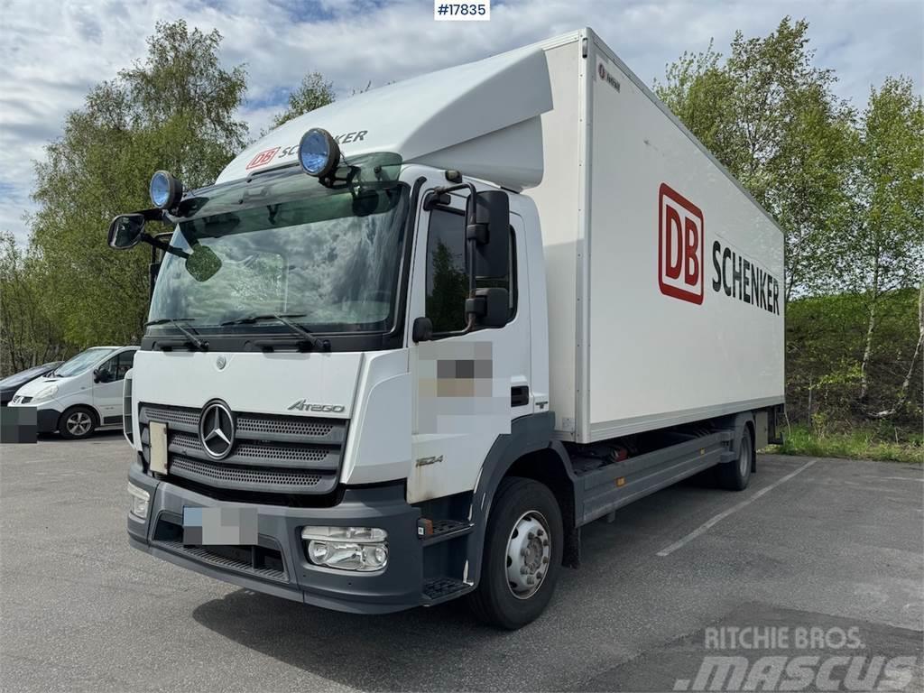 Mercedes-Benz Atego 4x2 box truck w/ side door and Zepro lift Camion cassonati