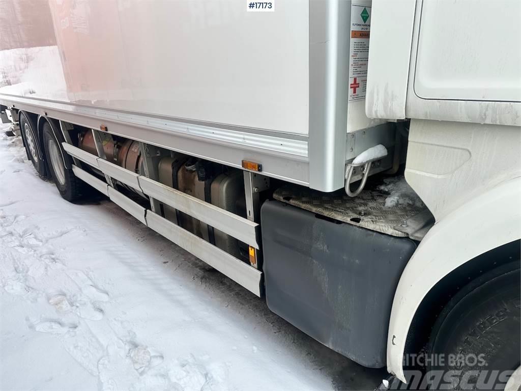 Scania G450 6x2 Box truck w/ fridge/freezer unit. Camion cassonati