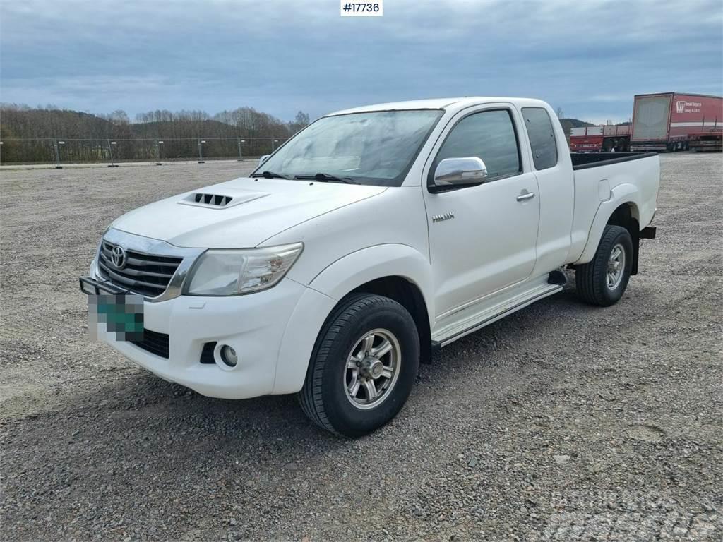 Toyota Hilux 4x4 Manual transmission. Summer and winter w Furgone chiuso