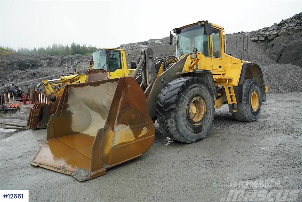 Volvo L150E w / bucket, lever steering & weight Pale gommate