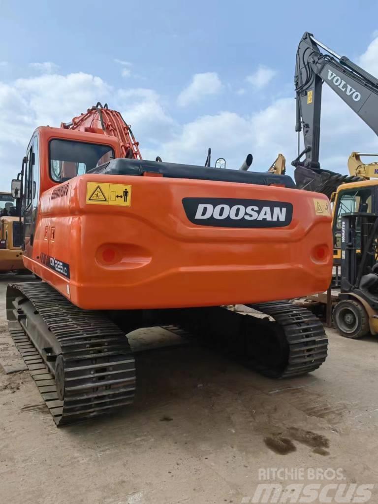 Doosan DX 225 LC Escavatori cingolati
