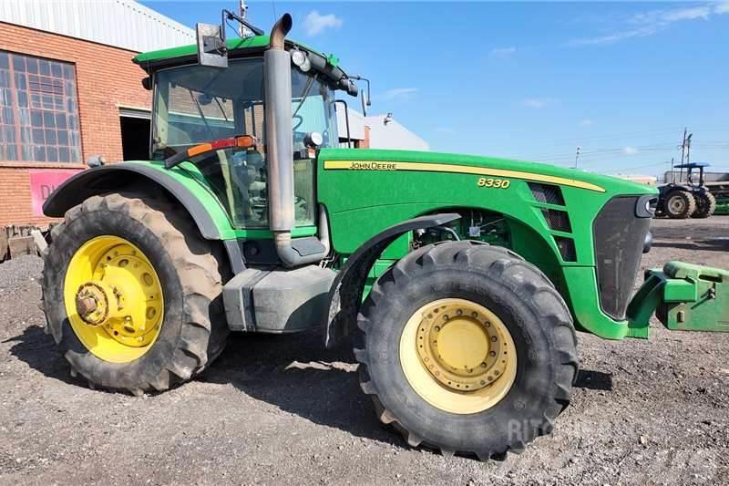 John Deere JD 8330 Tractor Now stripping for spares. Trattori