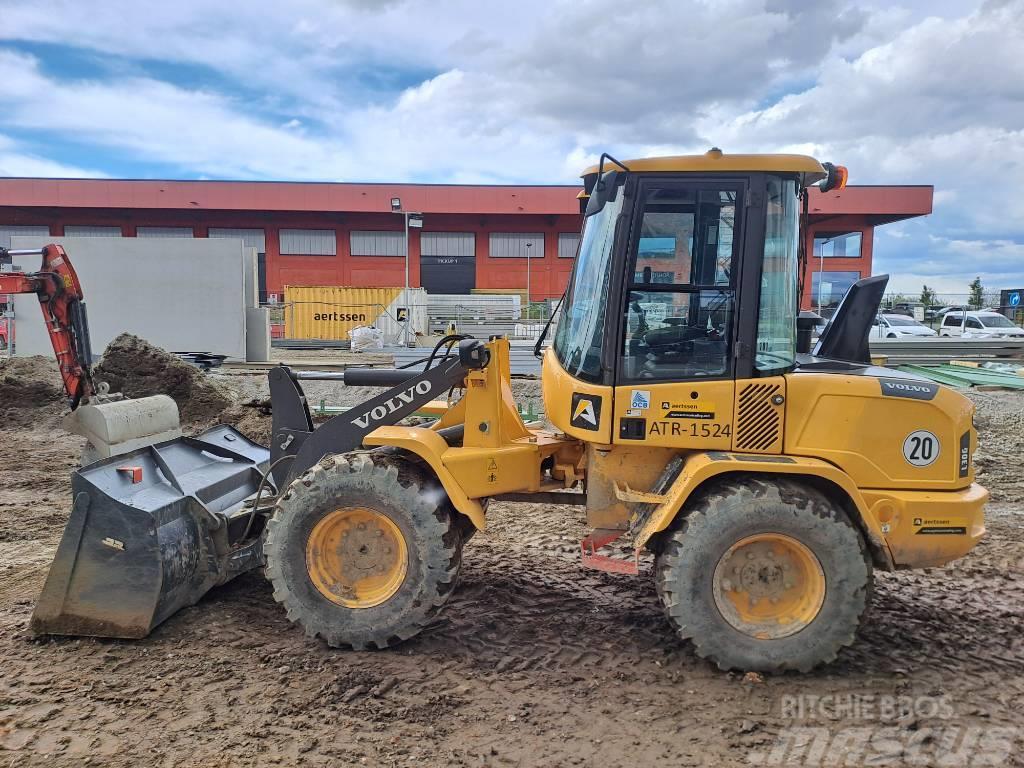 Volvo L30G (Bucket + Forks) Pale gommate