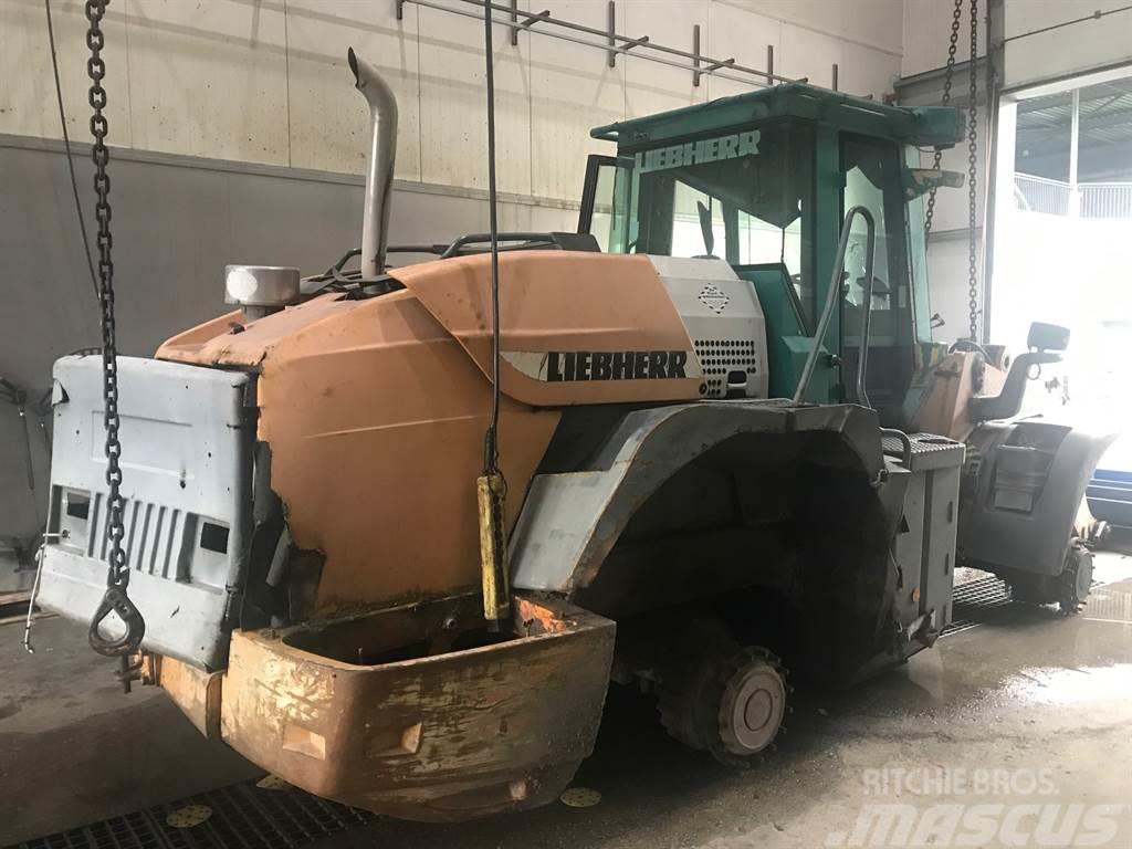 Liebherr L 544 (For parts) Pale gommate