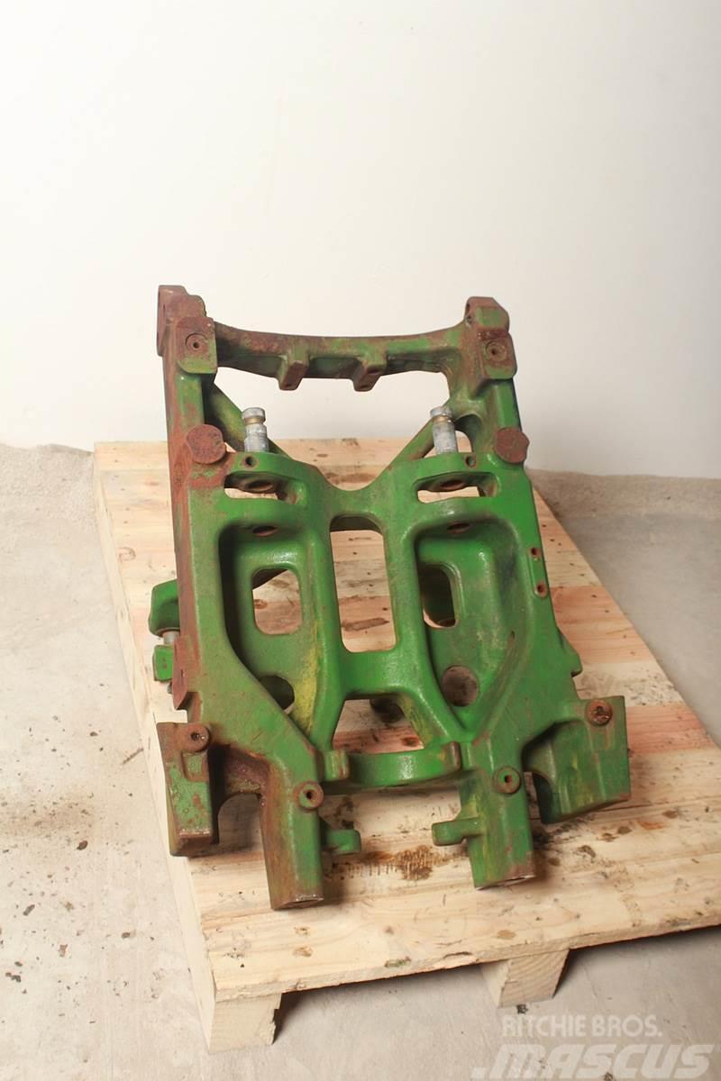 John Deere 7530 Front axle support Chassis and suspension