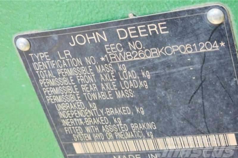 John Deere 8260R Trattori