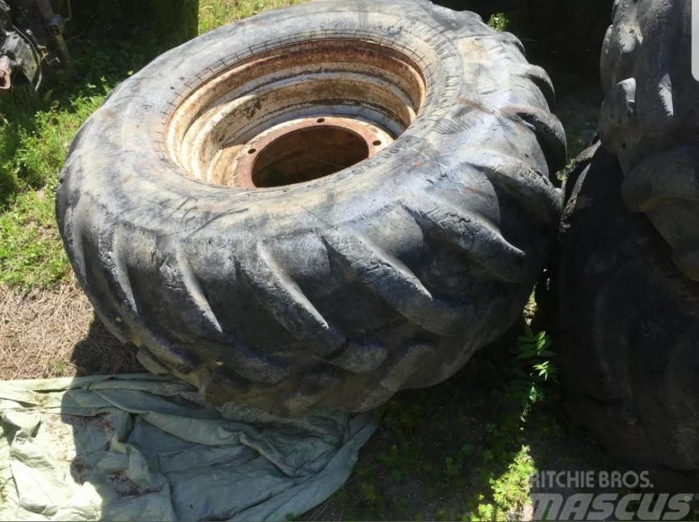  Dumper wheel and tyre 500 60 225 £100 plus vat £1 Pneumatici, ruote e cerchioni