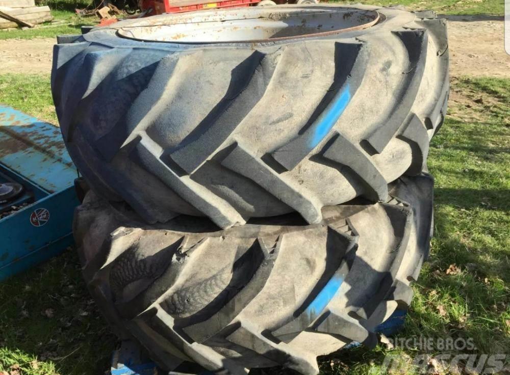  Tractor tyres and wheels 600/55-38 £300 plus vat £ Pneumatici, ruote e cerchioni
