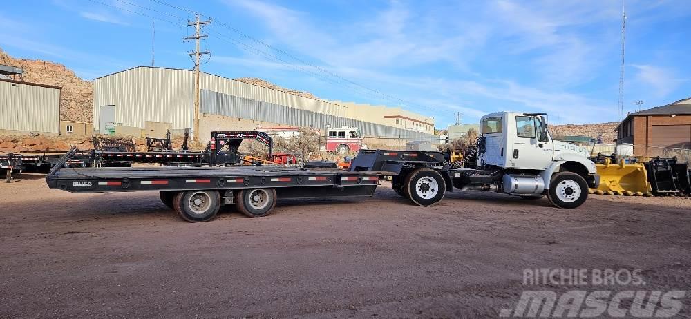  Equipment Truck and Trailer Altro