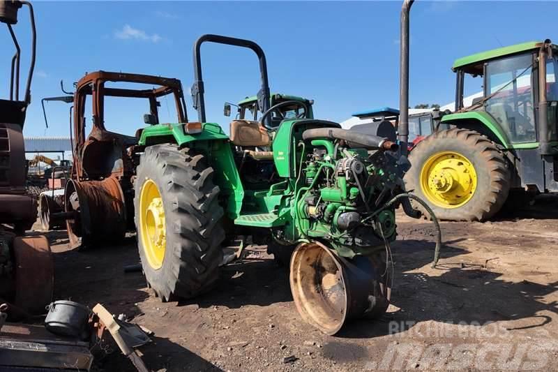 John Deere JD 5215 Tractor Now stripping for spares. Trattori