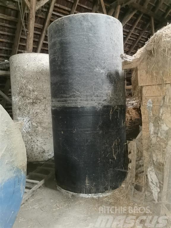  - - -  Glasfiber tank ca. 4000L Macchinari per scaricamento di silo