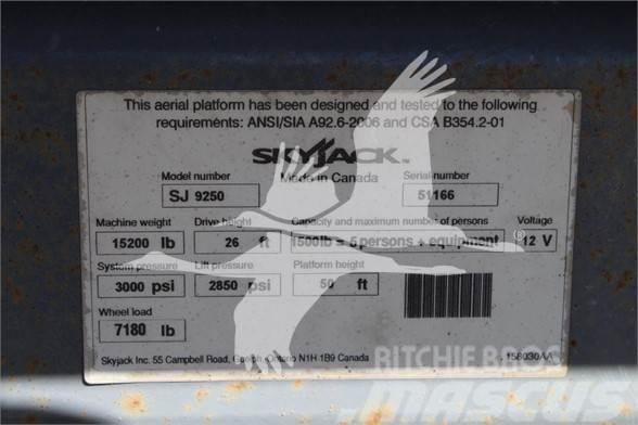 SkyJack SJ9250RT Piattaforme a pantografo