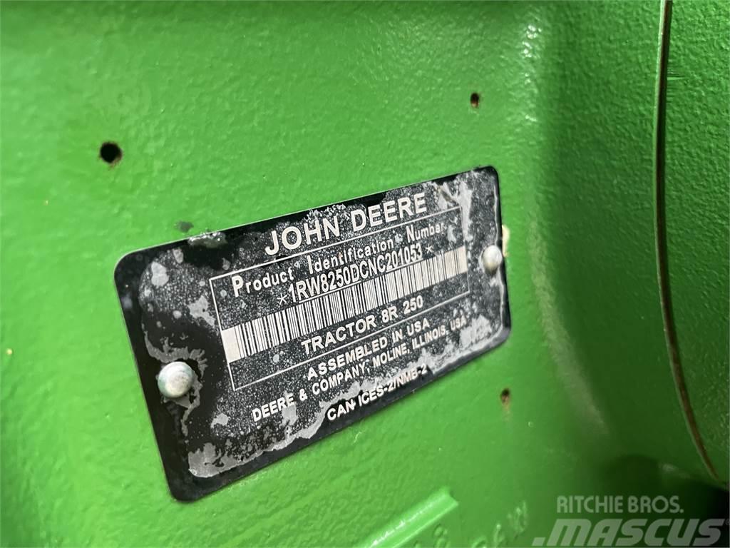 John Deere 8R 250 Trattori