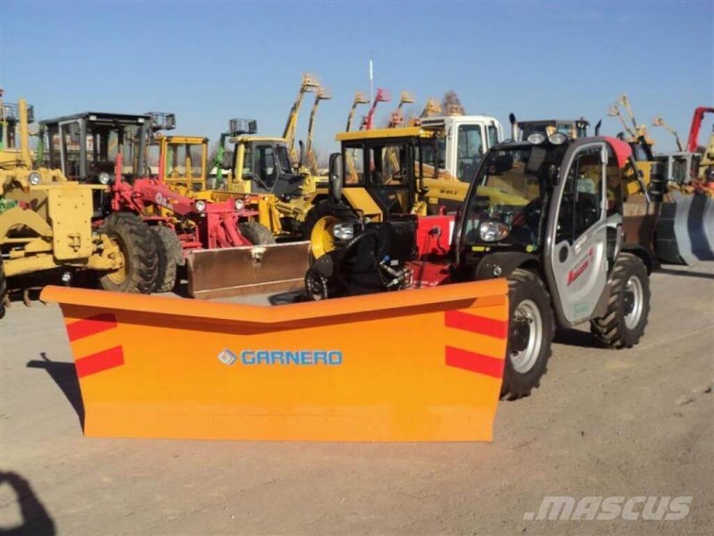 Manitou MLT 6.25-75H con lama Snow blades and plows