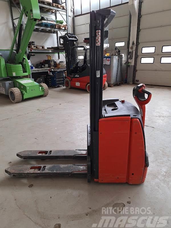 Linde L14 Self propelled stackers
