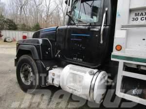 Mack RD688S Dump Truck Camion ribaltabili