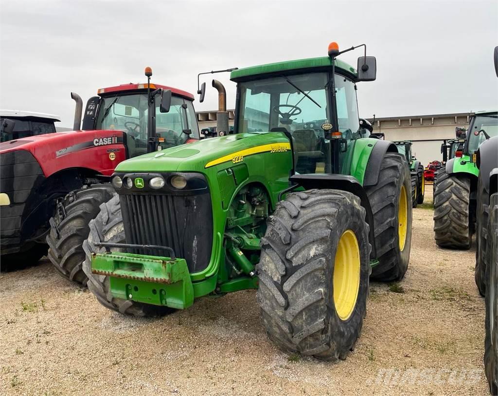 John Deere 8220 Trattori