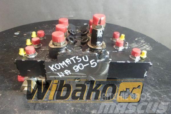 Komatsu Distributor Komatsu WA 90-5 644300080 Componenti idrauliche