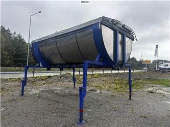 Istrail Asphalt tub w/ air-controlled canopy.