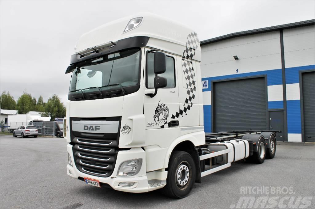 DAF XF 460 FAR Camion portacontainer