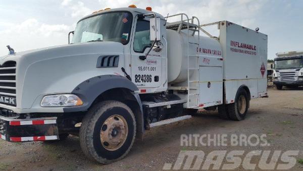 Mack Lube truck GU813E Cisterna