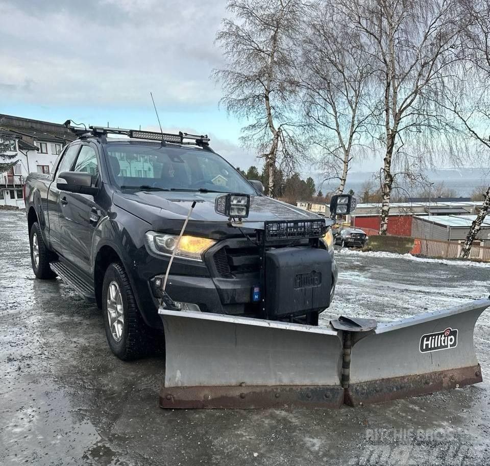 Ford Ranger with snowplow and sandspreader Furgone chiuso