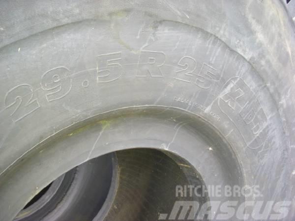 Michelin runderneuert (7-10) 29.5R25 L5 Felsreifen 250 % Pneumatici, ruote e cerchioni