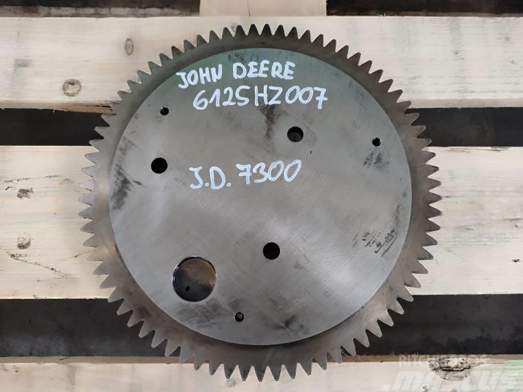 John Deere 6125HZ007  Bearing cup R119157 engine timing gear Motori