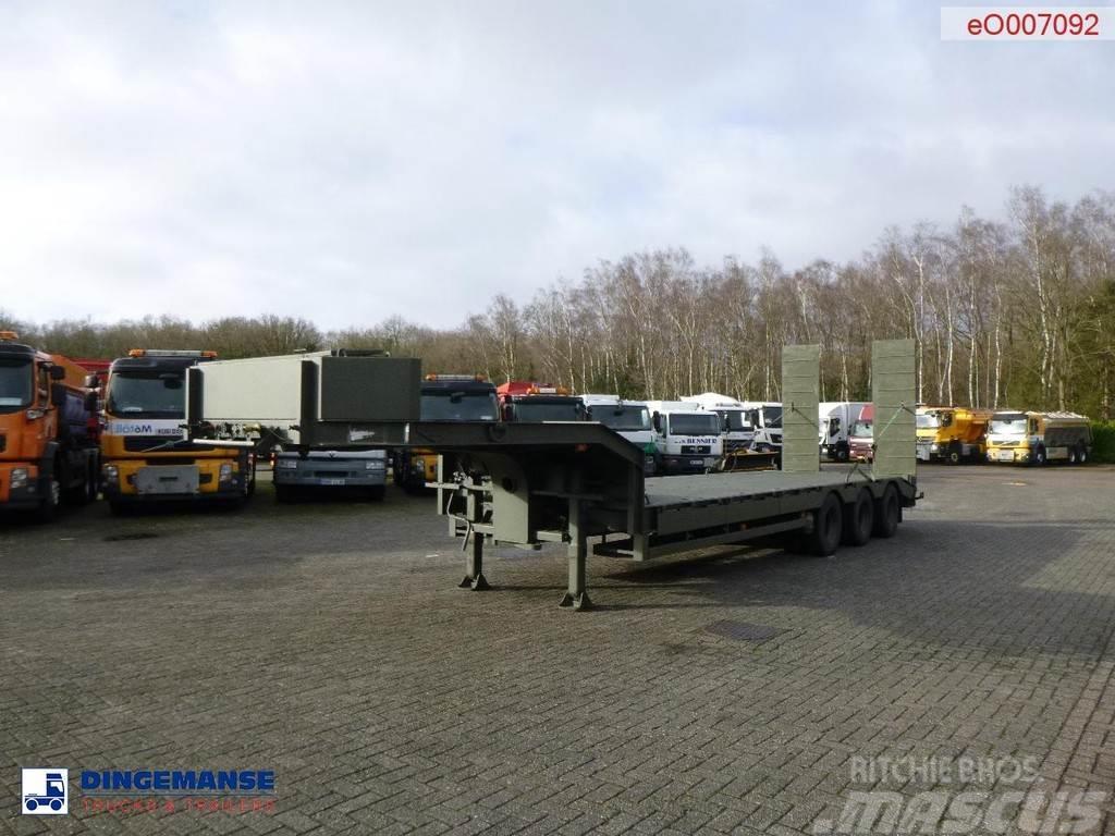 Broshuis 3-axle semi-lowbed trailer E-2130 / 73 t + ramps Semirimorchio a pianale