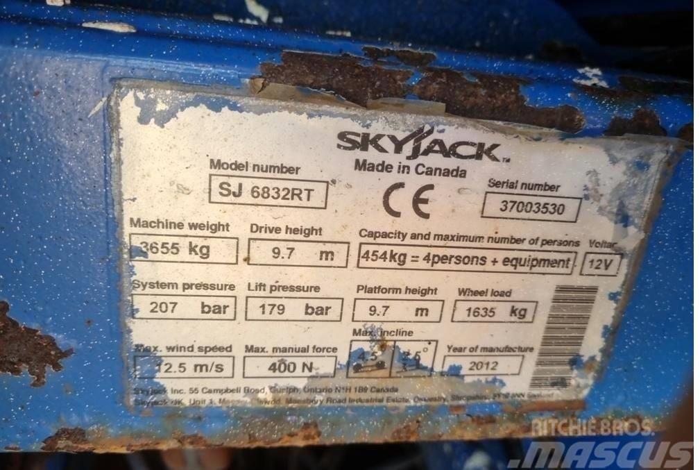 SkyJack SJ 6832 RT Piattaforme a pantografo