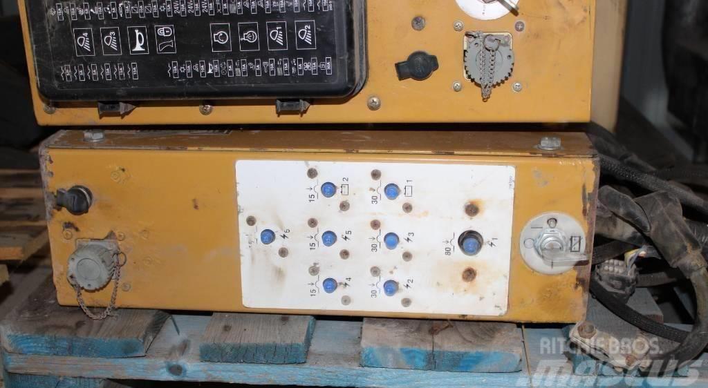 CAT 385 ΒC Εlectrical Panel (Ηλεκτρολογικός Πίνακας) Componenti elettroniche