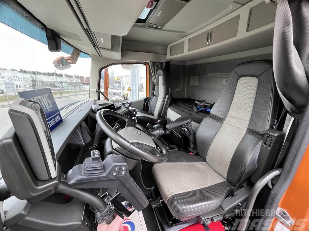 Volvo FH Kranväxlare med front plog & Reco drive Camion con gancio di sollevamento