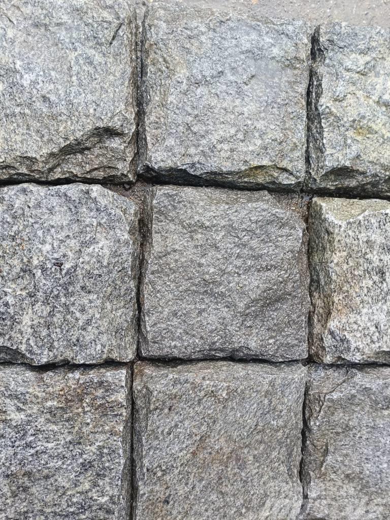  graniet natuursteen 40x40x7-8 cm 300m2 ruw/glad te Altro