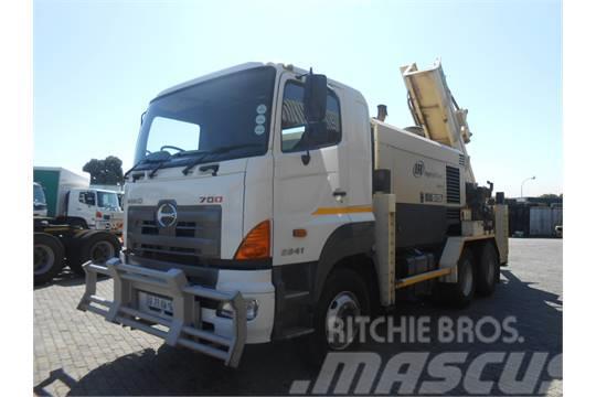  Lot 25 - Hino 700-2841S/Axle Horse,2011 Thor Rock Perforatrici di superficie