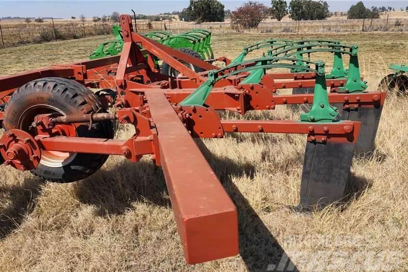 Kverneland 4 Tooth CHISSEL PLOUGH Camion altro