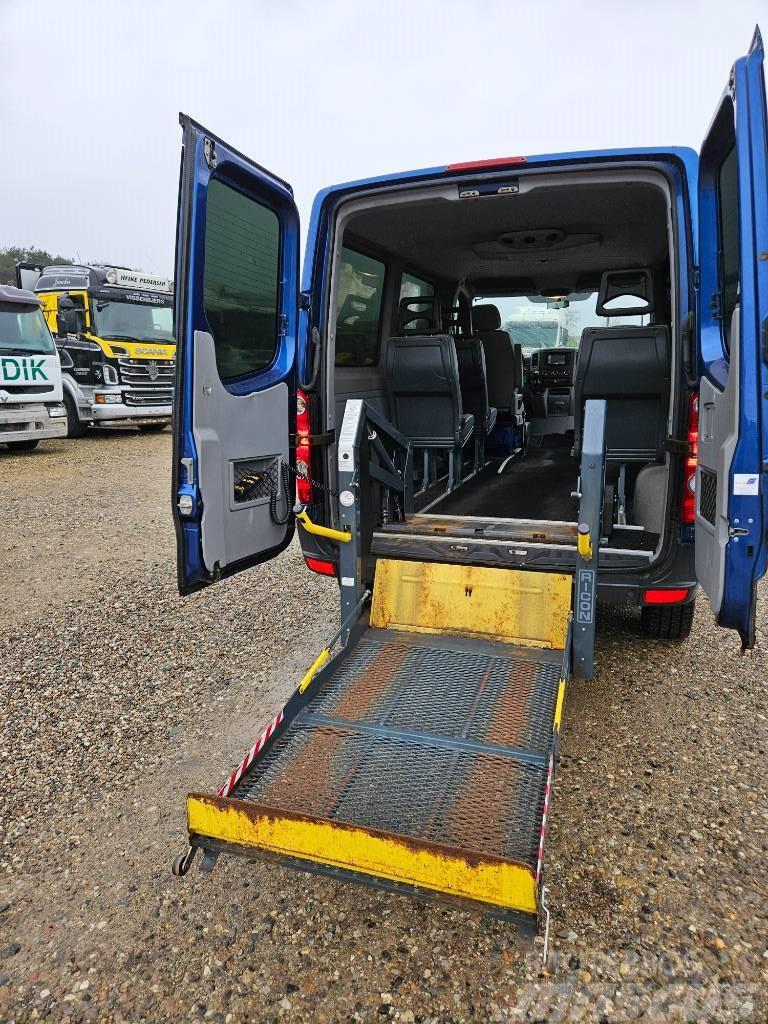Volkswagen Crafter 2.5 TDI with lift for wheelchair Cassonati