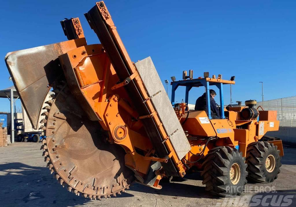 Ditch Witch R100 Scavafossi