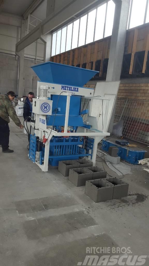 Metalika Concrete block making machine Macchine per calcestruzzo e pietra