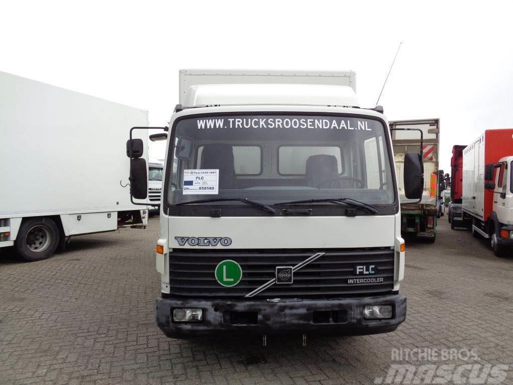 Volvo FLC + Manual + Horse transport Camion per trasporto animali