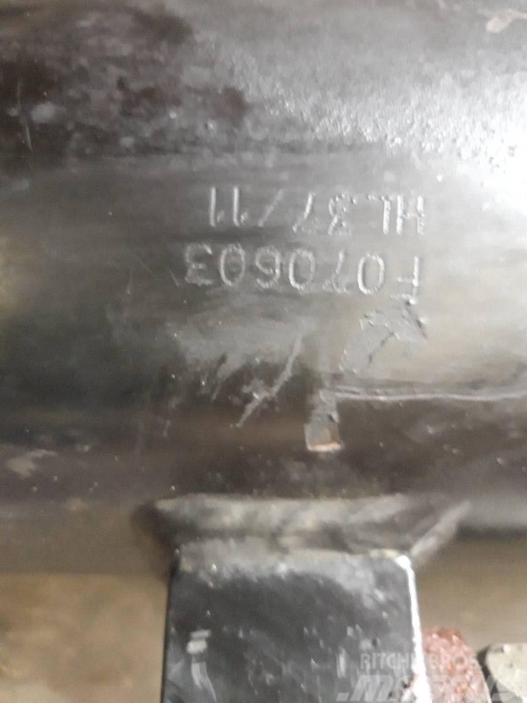 John Deere 1270 E Boom base Tilt Cylinder Componenti idrauliche